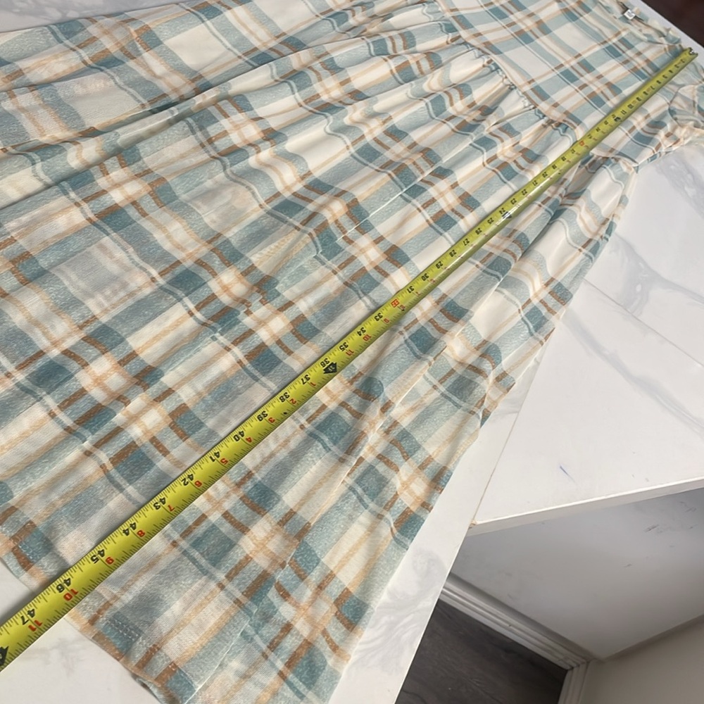 Mix 3 ITEMS fOR $9 Plaid Green and Tan Cream Short Sleeve Dress - Picture 4 of 11